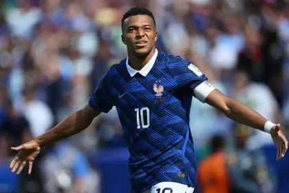 Mbappé Fires France Past Senegal 3–1