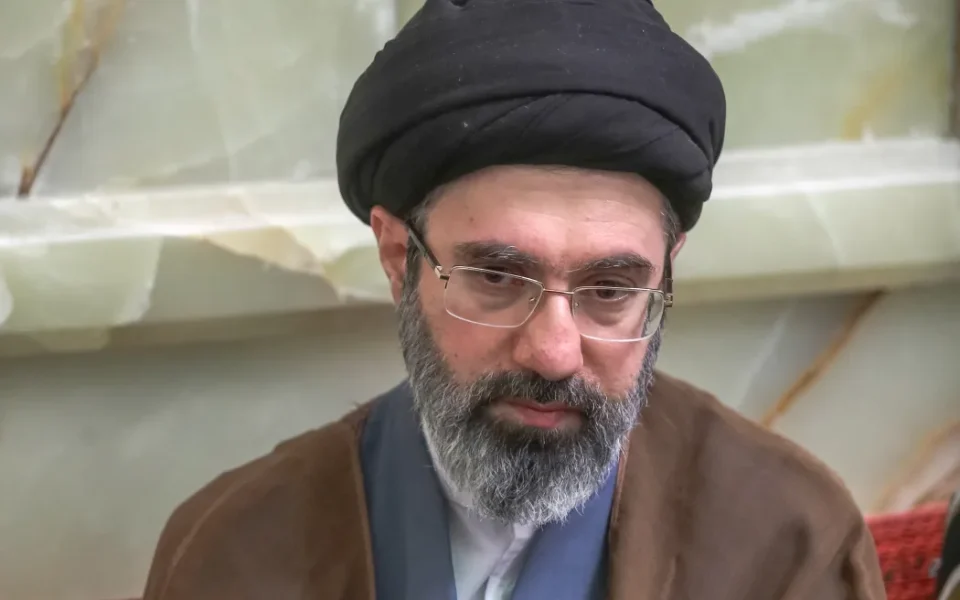 Iran Warns Over Strait of Hormuz Shipping Routes