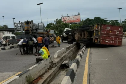 Two Motorists Escape Death as Container Truck Falls on Lagos Airport Road