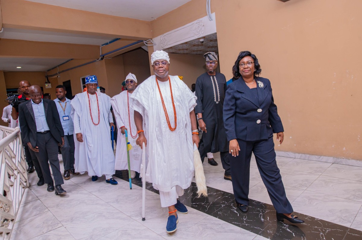 LASU Vice-Chancellor, Prof. Ibiyemi Ibilola Olatunji-Bello (Right) welcoming the university's Chancellor, Oba Olufolarin Olukayode Ogunsanwo, the Alara of Ilara Kingdom
