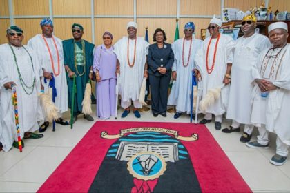 Oba Olufolarin Olukayode Ogunsanwo, the Alara of Ilara Kingdom (Middle); his wife, Olori Bolanle Ogunsanwo (4th from left); LASU Vice-Chancellor, Prof. Ibiyemi Ibilola Olatunji-Bello (5th from right), and traditional rulers during the Alara's visit to LASU