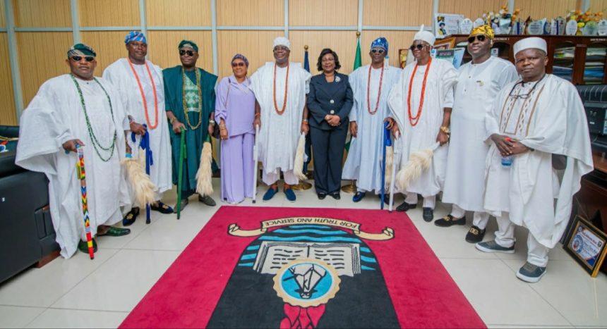 Oba Olufolarin Olukayode Ogunsanwo, the Alara of Ilara Kingdom (Middle); his wife, Olori Bolanle Ogunsanwo (4th from left); LASU Vice-Chancellor, Prof. Ibiyemi Ibilola Olatunji-Bello (5th from right), and traditional rulers during the Alara's visit to LASU