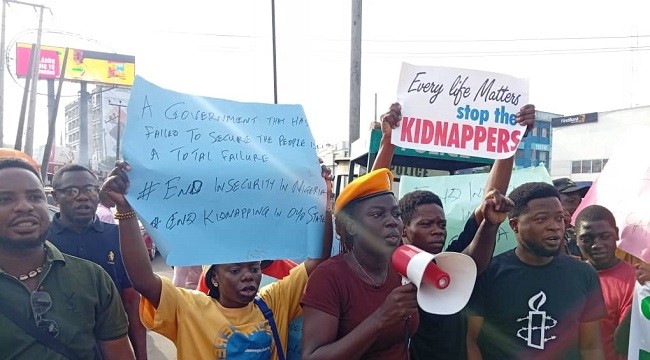 BREAKING: Ibadan Protesters Demand Release of Abducted Pupils, Teachers