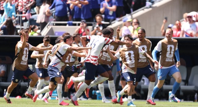 USA Beat Australia to Reach World Cup Knockout Stage