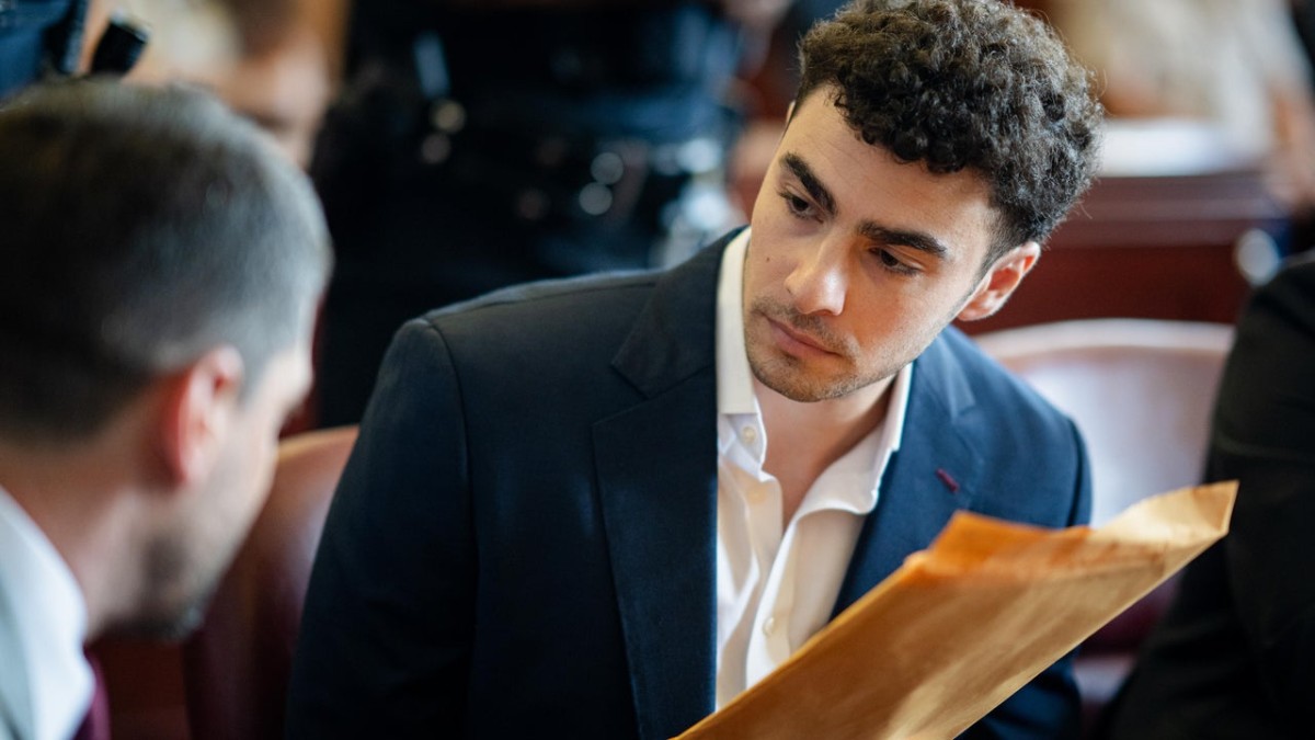 Luigi Mangione’s Legal Team Drops Psychiatric Defense in Health CEO Murder Trial