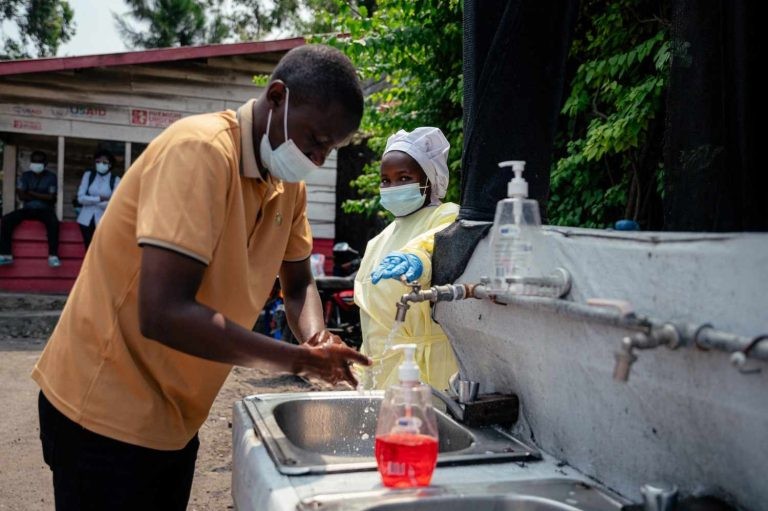 WHO Cuts Ebola Suspected Cases to 116, Confirms 330 Infections