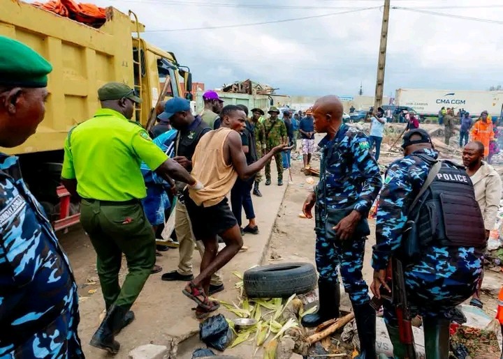 LAWMA, LASTMA Remove Illegal Occupiers From Badagry Expressway Corridor