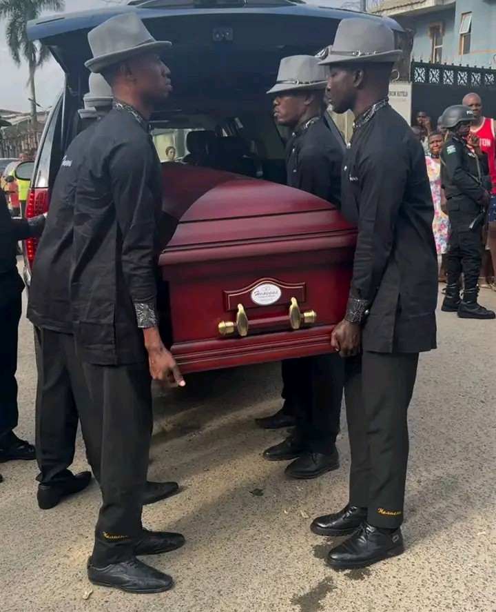 Emotional Scenes as Murdered NURTW Chieftain Toba Ijaya Laid to Rest