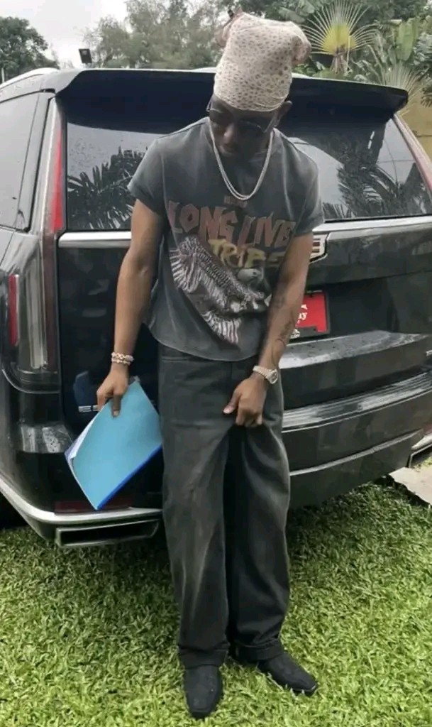 Double Standards: UNILAG Sparks Backlash Over Singer Fola’s Final Project Defence Attire