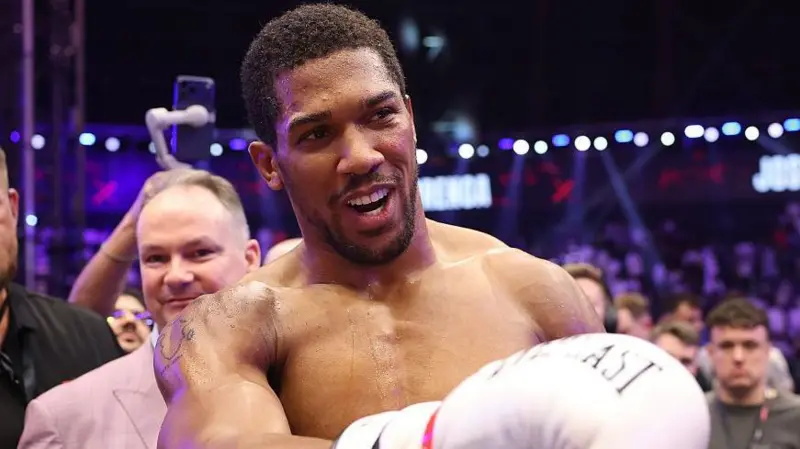 Joshua Survives Prenga Scare, Sets Up Fury Clash
