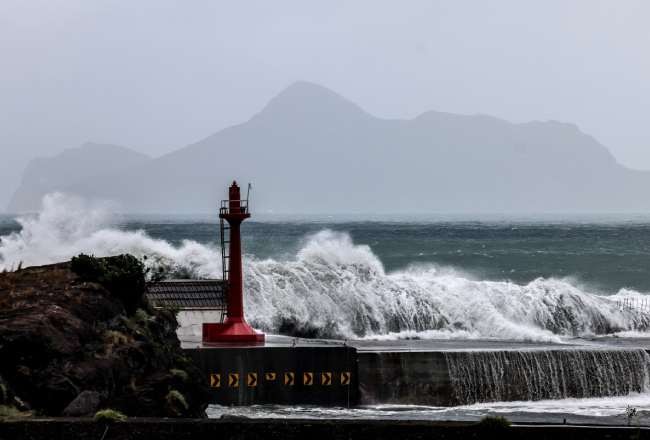 Typhoon Bavi kills 15, forces thousands to flee in Taiwan