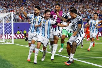 Argentina Defeat 10 Man Switzerland, Set Up England World Cup Clash