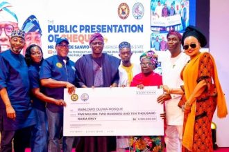 Sanwo-Olu Disburses N3.1bn to Residents Affected by Road Projects