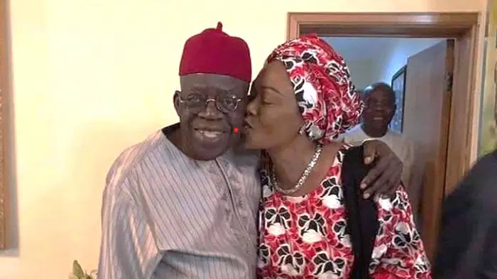  Tinubu Lightens Mood, Calls First Lady ‘Iya Alakara’