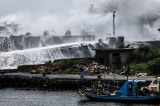 Typhoon Bavi kills 15, forces thousands to flee in Taiwan