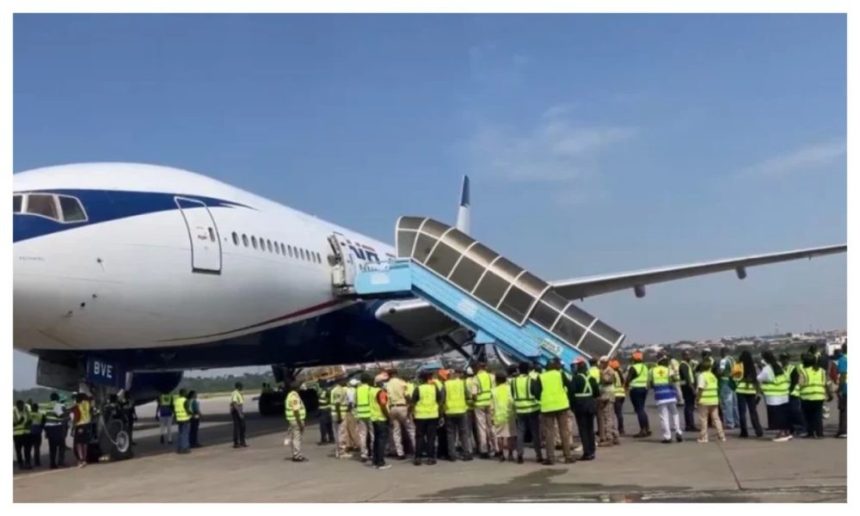  Last Batch of Evacuated Nigerians Arrives Lagos From South Africa
