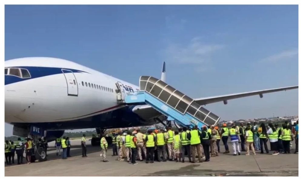  Last Batch of Evacuated Nigerians Arrives Lagos From South Africa