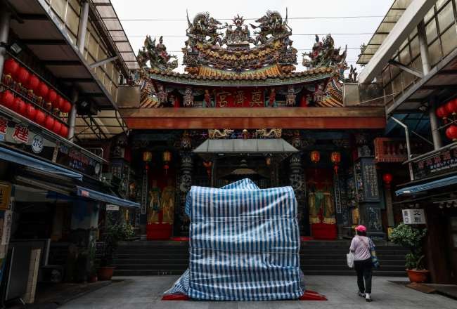 Typhoon Bavi kills 15, forces thousands to flee in Taiwan