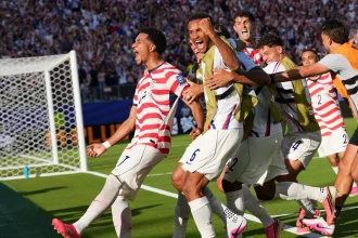 USA Beat Bosnia 2-0 to Reach World Cup Last 16