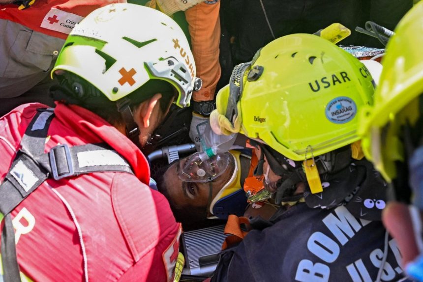 Security Guard Pulled From Ruins 8 Days After Venezuela Earthquakes