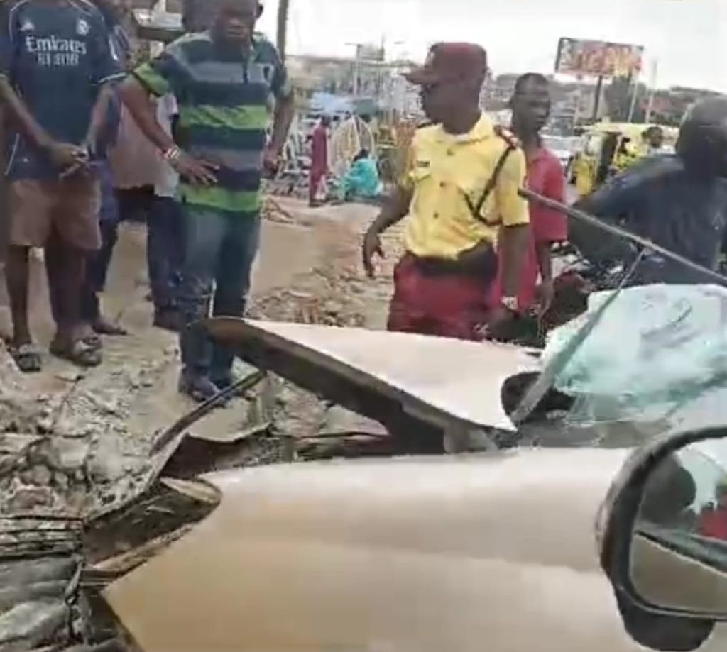 Woman Killed After Sienna Veers Off Road, Rams Into Building in Lagos