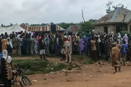 Chaos Erupts at Osun Deputy Governor’s Polling Unit During Election