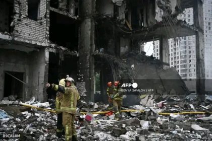 Russian Ballistic Missile Strikes on Kyiv Kill Nine, Wound 28 Amid Escalating Air Conflict