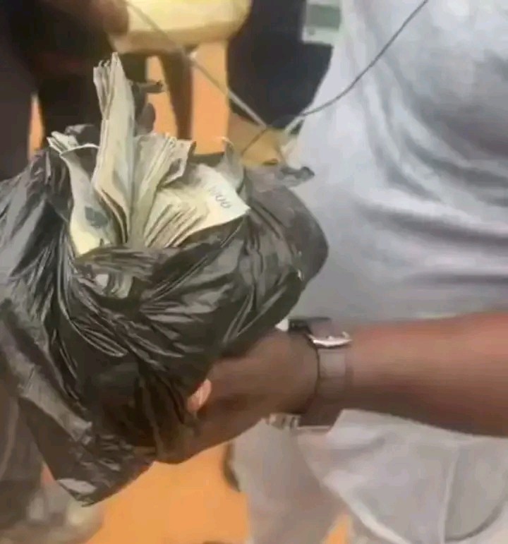 Osun Election: Voters Accuse APC Supporters of Cash Distribution at Polling Units