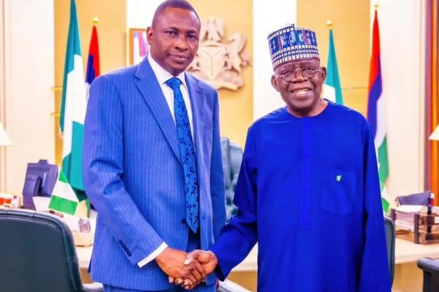 President Bola Tinubu (R) with EFCC Chairman, Ola Olukoyede (L)